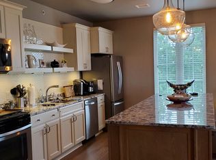 8850 Blackhawk Rd APT 417, Middleton, WI 53562