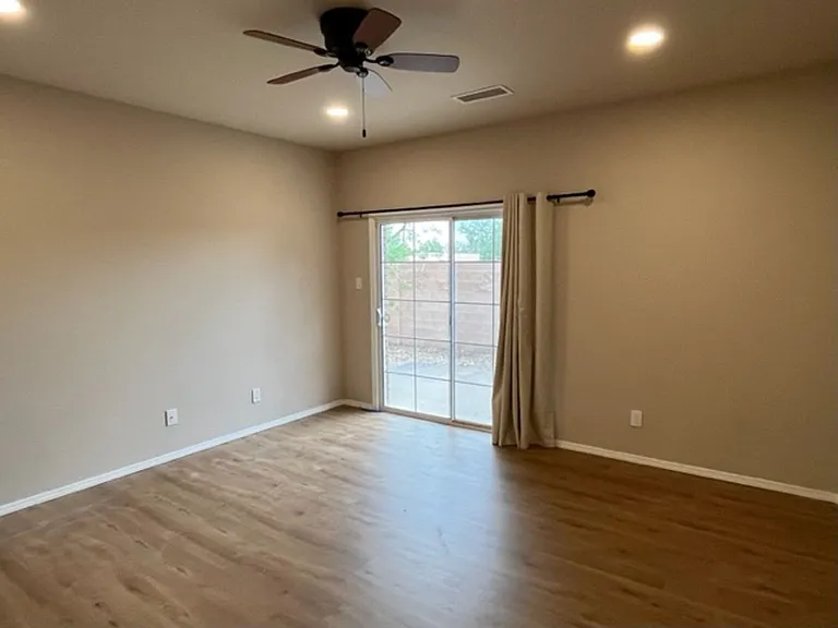 320 Sherrill Ln — Photo 5