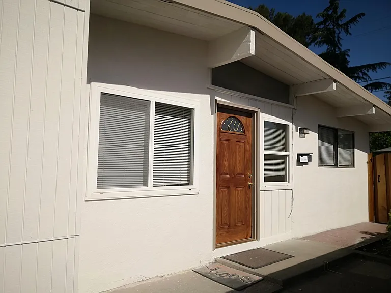 807 Lakehaven Dr — Photo 3
