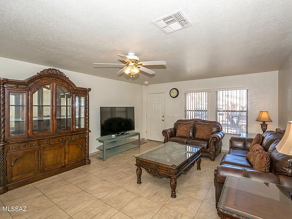 2nd image of 1423 W Eudora Pl