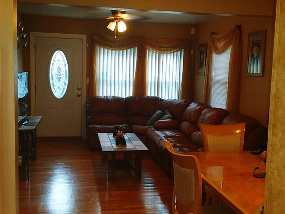 2nd image of 115 Carol Ln