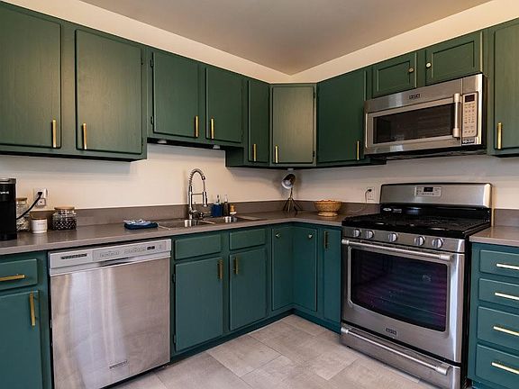 3rd image of 144 Westlea Dr