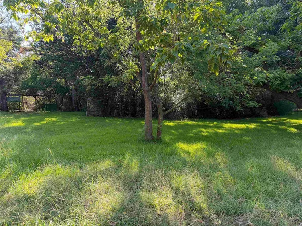 1002 E Humbleway St, Overton, TX 75684