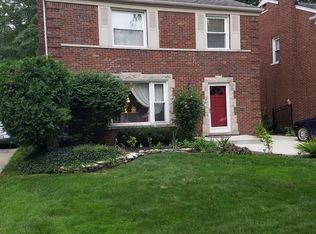 1732 Prestwick Rd, Grosse Pointe Woods, MI 48236