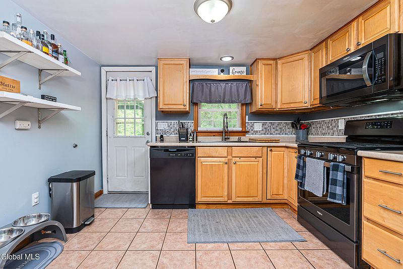 3rd image of 658 Bruno Road