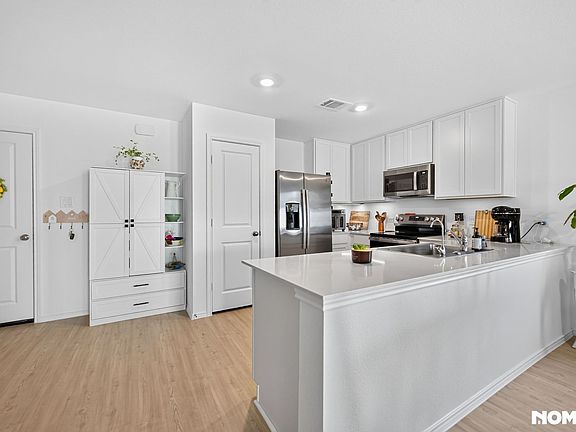 4th image of 408 Heritage Groves Rd