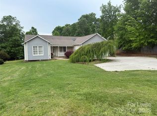 2165 Zion Church Rd, Hickory, NC 28602