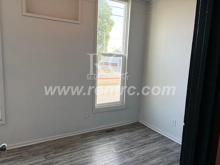 130-2 N Franklin St — Photo 7