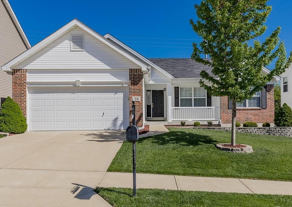 2nd image of 38 Clovercrest Ct