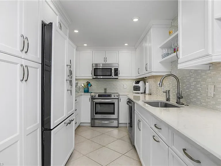 4005 Gulf Shore Blvd N #603 — Photo 11