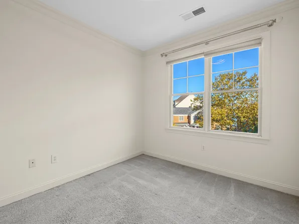 1 Intrepid Place image 28 of 38