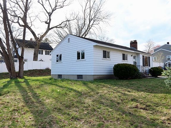 3rd image of 31 Mohawk Rd