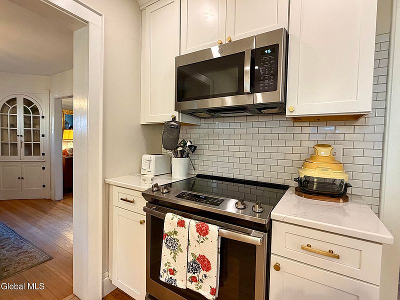 4th image of 5 Cunningham Avenue