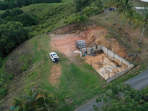 3rd image of Bo Arenas