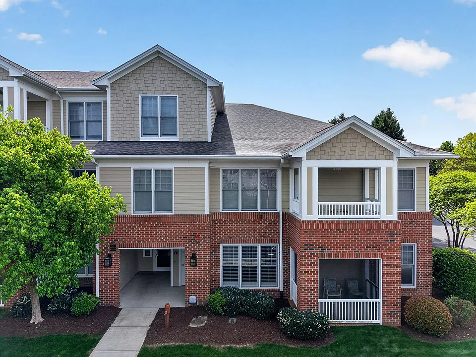 828 Waterford Lake Dr