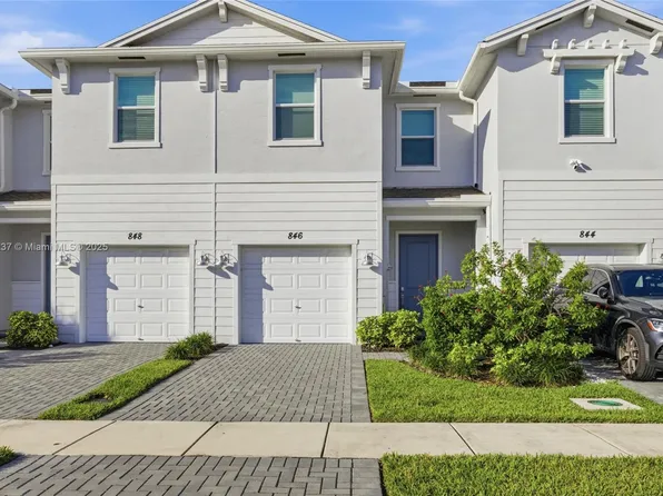 846 SE Grovebush Ln, Port Saint Lucie, FL 34984