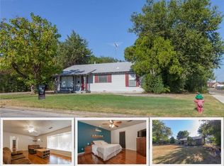 3200 Meadow Oaks Dr, Haltom City, TX 76117
