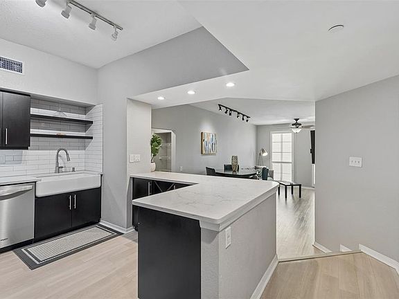 3rd image of 410 S ARMENIA AVENUE #929A