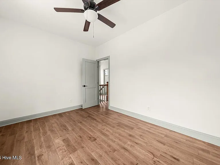 160 S Leak St — Photo 33