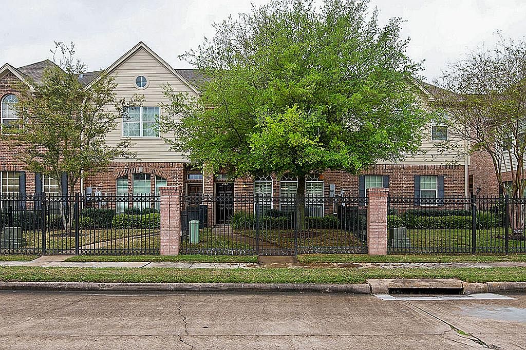 n.♡ 2847 Misty Heath Ln, Houston, TX 77082 | Zillow