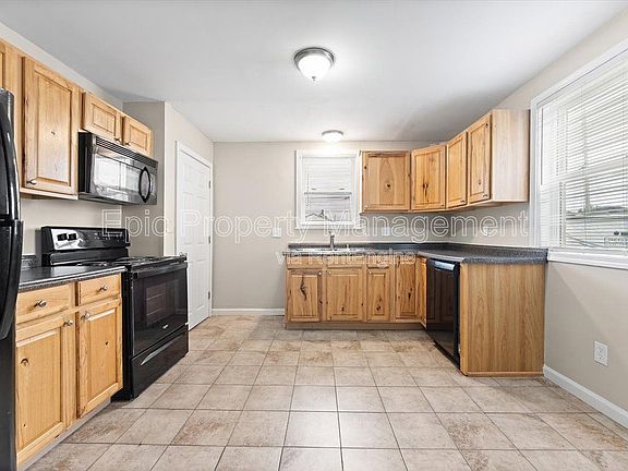 2nd image of 647 Elm St