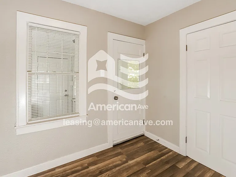 1472337_006_dining_room_13925837.jpg