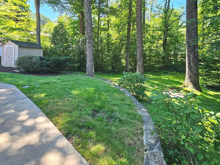 8925 Falling Creek Ct — Photo 9