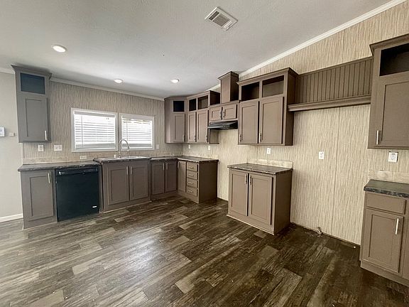 5th image of 131 Donna Dr