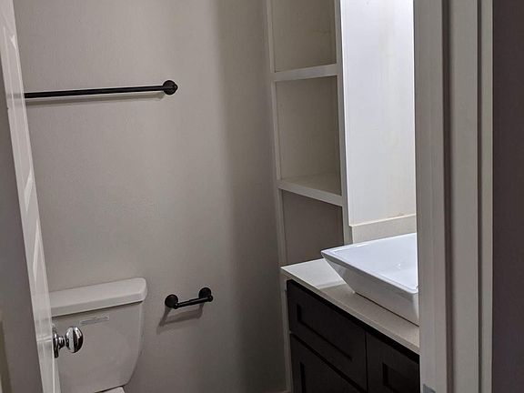 4th image of 1903 Townesouth Cir #B