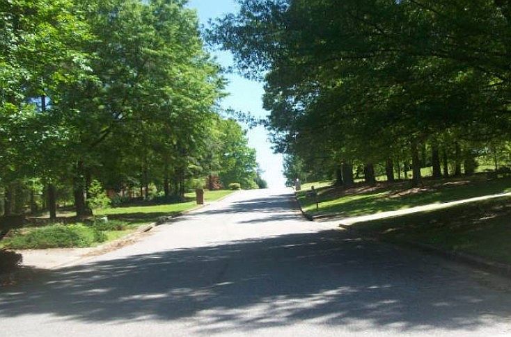 2nd image of 2862 Summit Dr