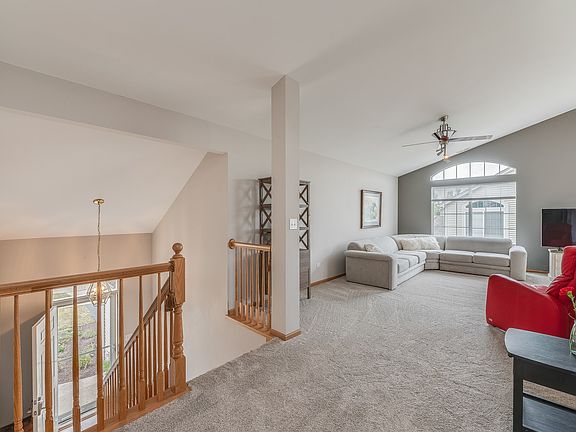 3rd image of 1608 Fieldstone Dr S