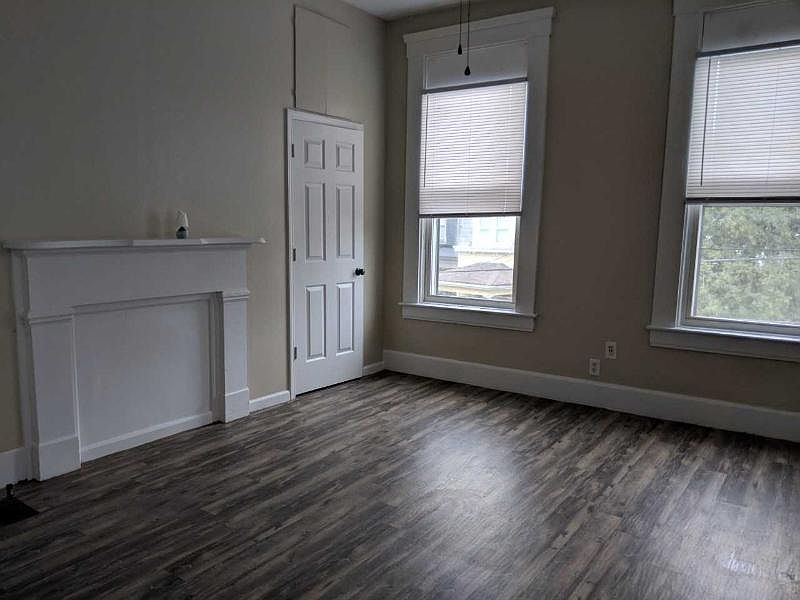 2nd image of 419 W 9th St APT 3