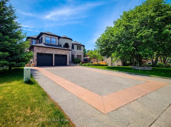 656 Highvalley Rd, Hamilton, ON L9G 4E9