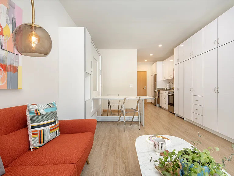 Traveler Studio - 405 SF