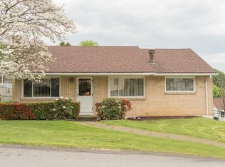 408 Fairwood Dr, North Huntingdon, PA 15642