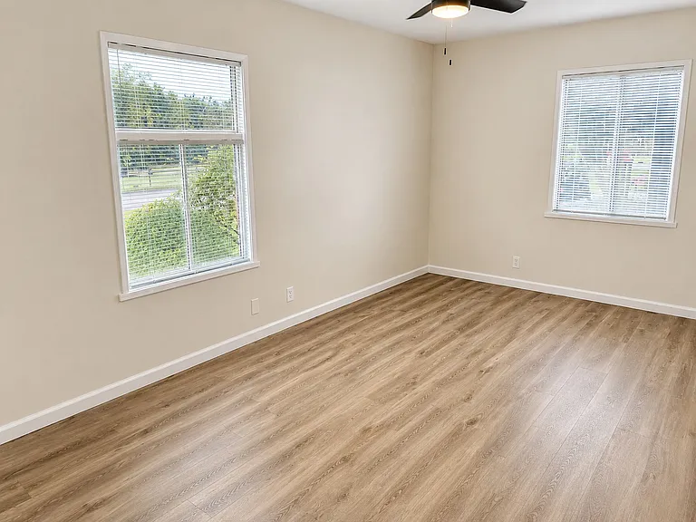 1206 Edinburg Ln — Photo 10