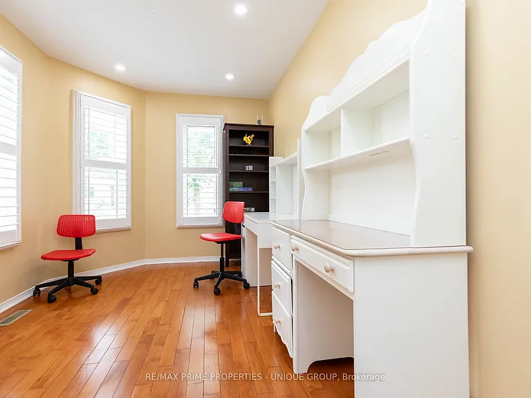 25 Pine Gate Pl — Photo 17