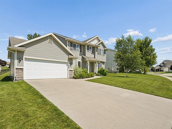 2nd image of 840 NE 51st St