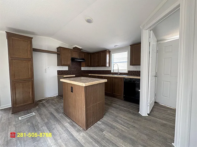 16206 Wood Dr — Photo 6