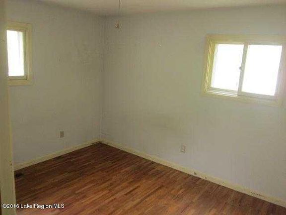 3rd image of 1001 Willow St W