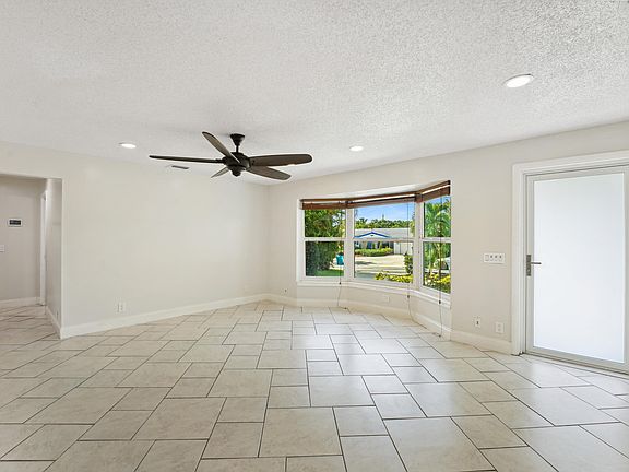 5th image of 115 SE 30th Avenue