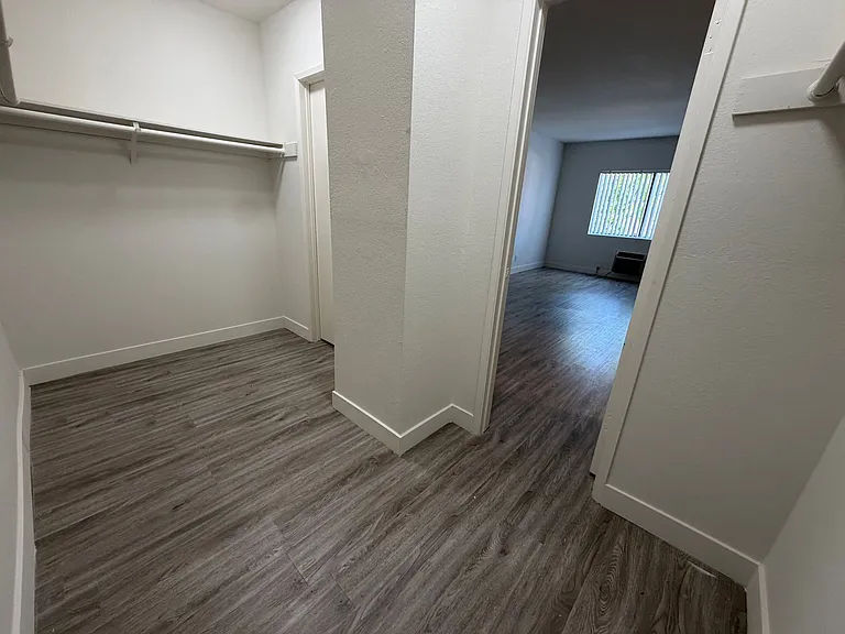 5245 Chesebro Rd — Photo 37