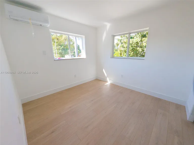 2000 NW 29th St #4 — Photo 7