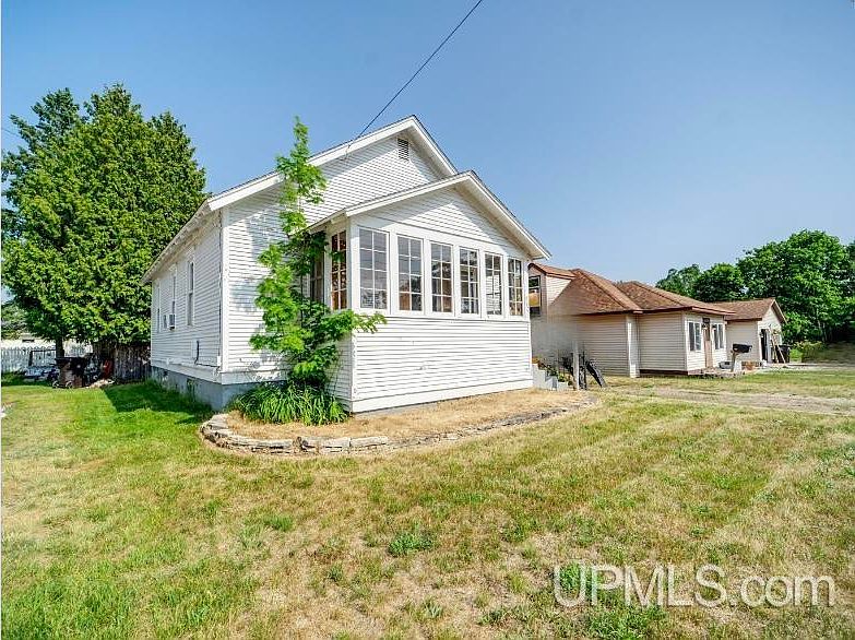 410 Alger Ave, Manistique, MI 49854 Zillow