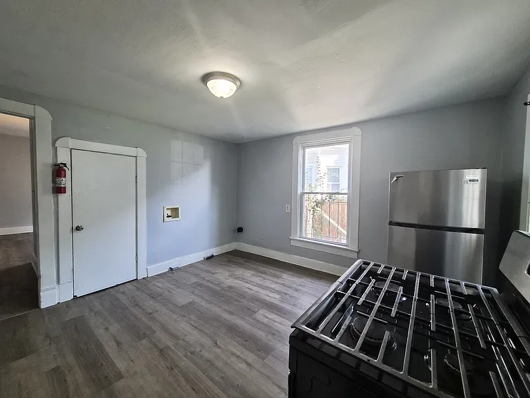 321-323 N Arsenal Ave #323-A — Photo 13
