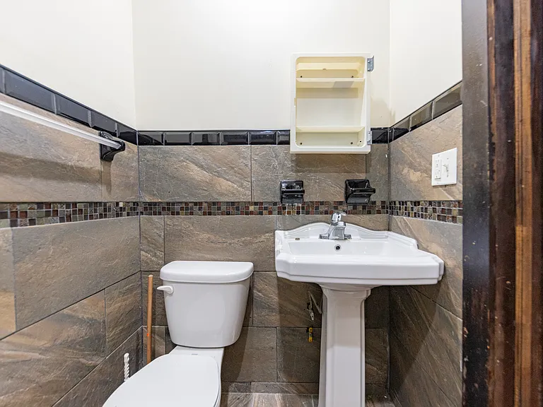 88 Starr St #2L — Photo 24