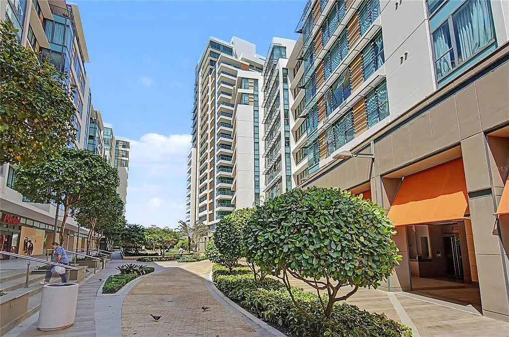 2 bed, 2.0 bath, 1053 sqft, $4,500 — Photo 1