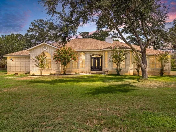 306 Kerry Ln, Floresville, TX 78114