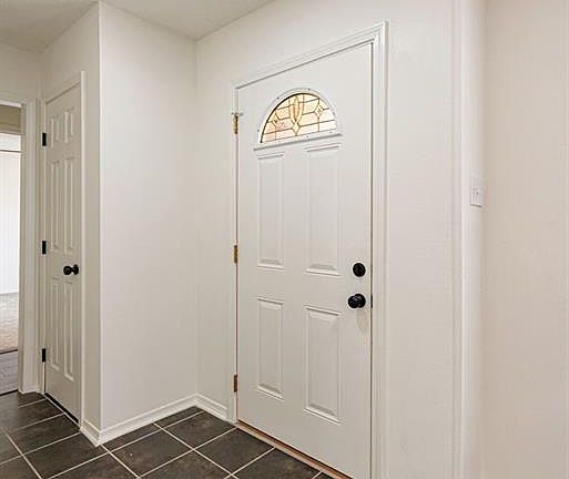 3rd image of 1631 Longwood Pl
