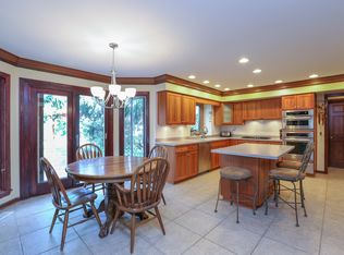 25409 N Cayuga Trl, Lake Barrington, IL 60010